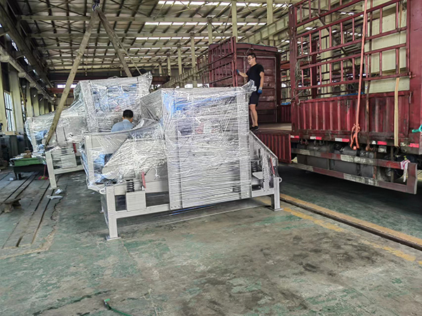 湖南客户订购6台固液分离机装车发货